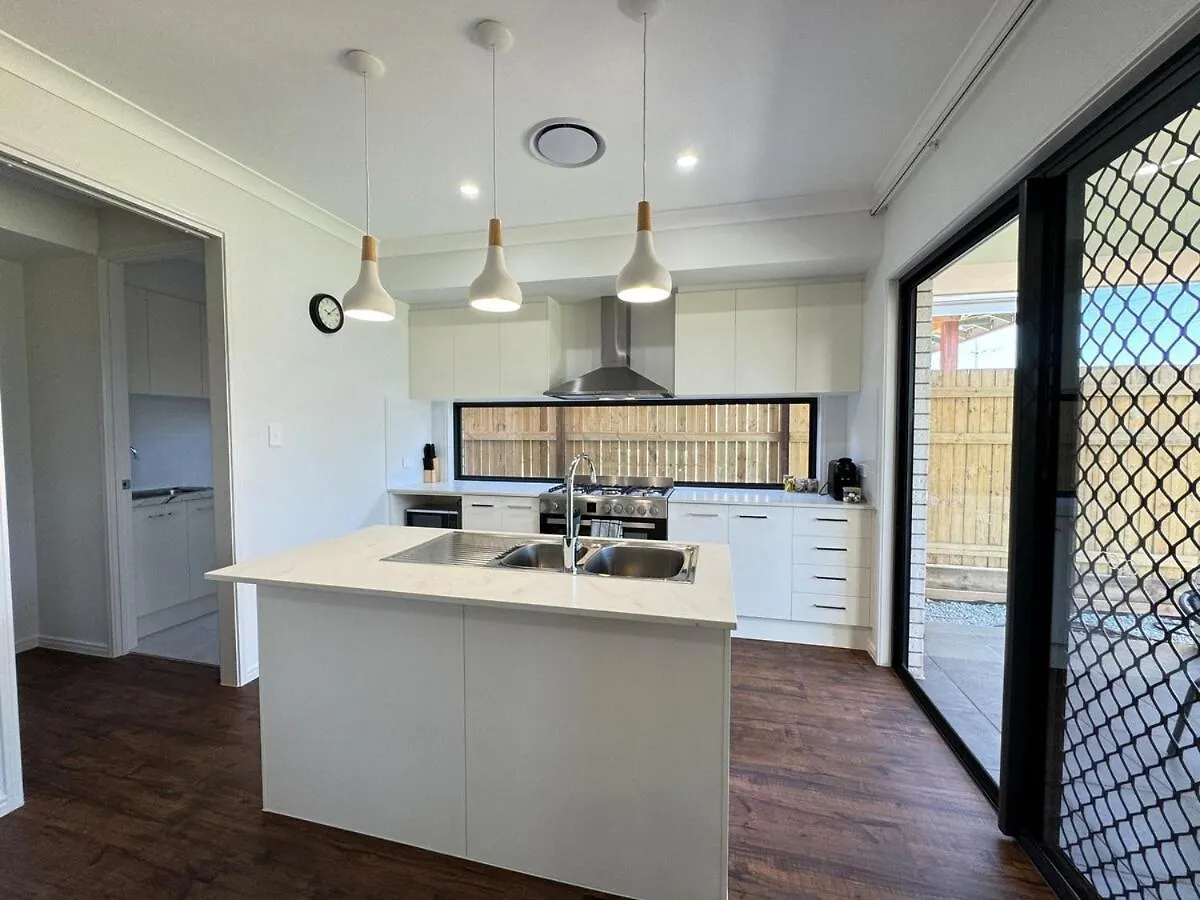 Charming 4Bdr Holiday Home In Heathwood Doolandella 0*,