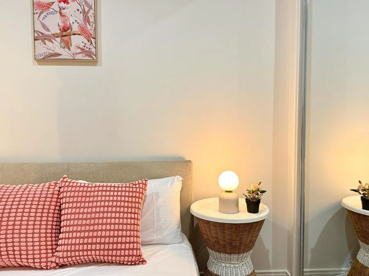 Charming 4Bdr Holiday Home In Heathwood Doolandella