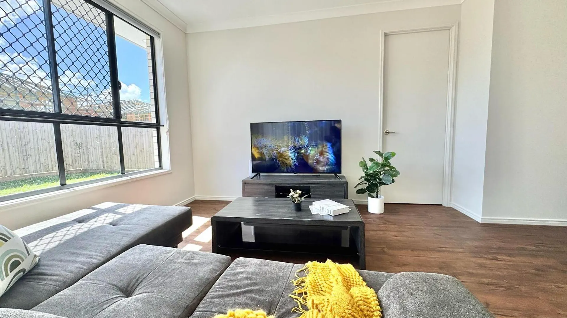 Charming 4Bdr Holiday Home In Heathwood Doolandella Australia