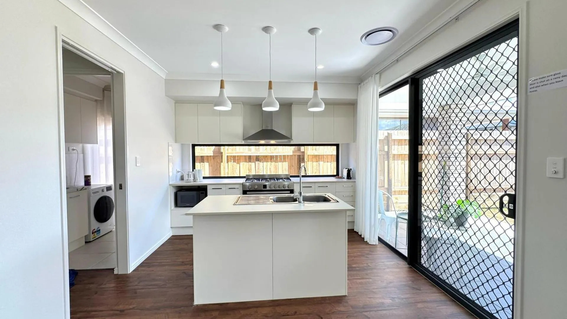 Charming 4Bdr Holiday Home In Heathwood Doolandella Australia